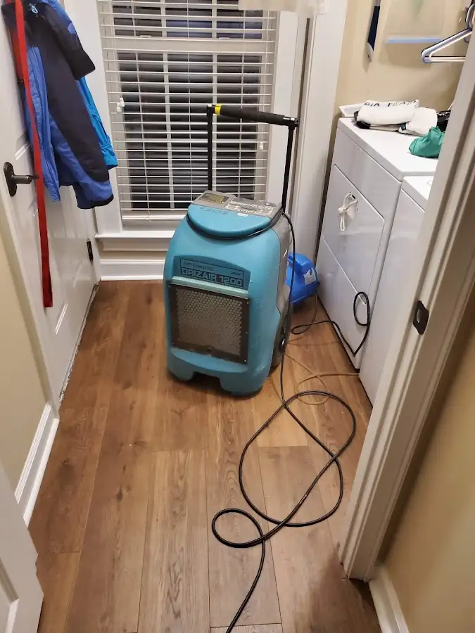 Commercial dehumidifier deployed for Flood Damage Cleanup in Lake Morton-Berrydale